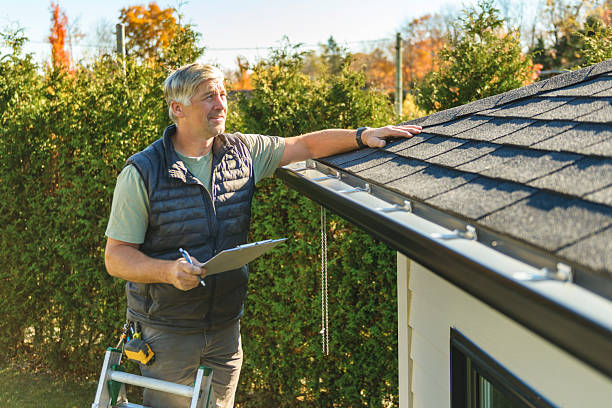 Professional Roofing technician working in Chatsworth, IA
